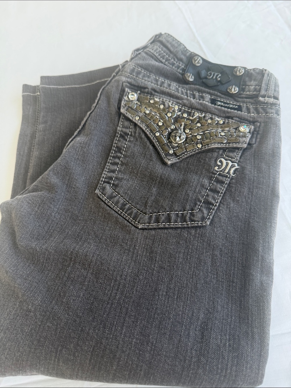 Miss Me Sz 31 Gray Denim Capri’s Y2K 90’s
Embellished Crop Jean Capris